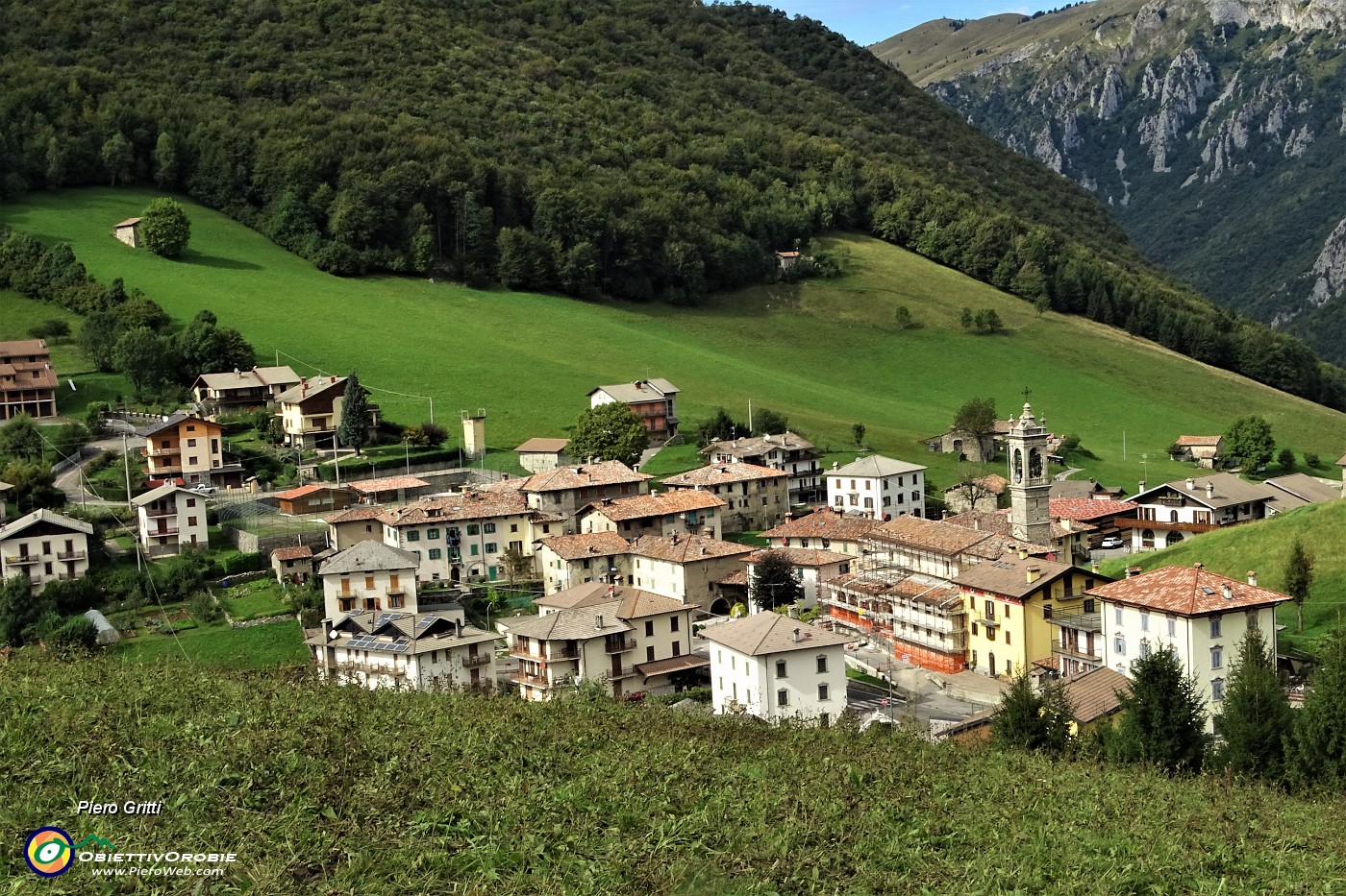 12 Dal roccolo vista su Valpiana.JPG